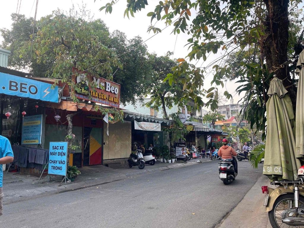 Sang Nhượng Lại Mặt Bằng Cơm Trưa