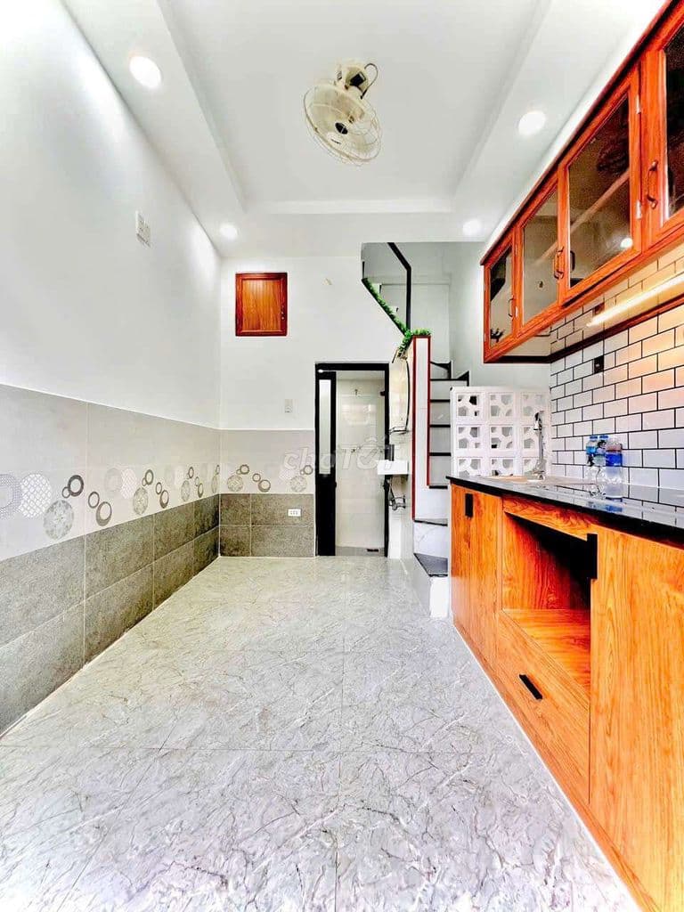 Cần bán gấp nhà 3 tầng 2 phòng Chợ Thạch Đà