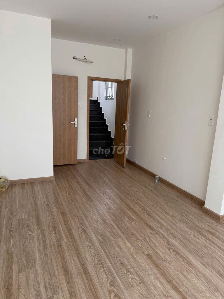 Nhà sát MT Võ Văn Tần Quận 3 - DT 3,2m x 10,5m đang cho thuê 22tr