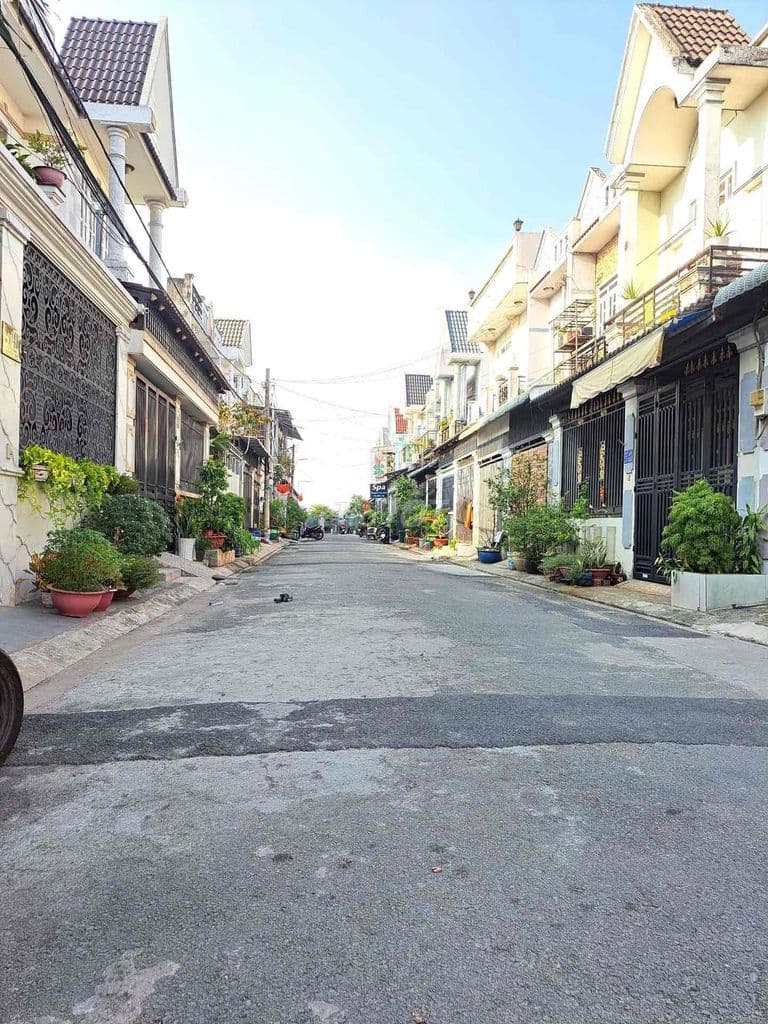 Nhà Đẹp giá rẻ-Nguyễn Thị Thử-Vừa ở vừa kinh doanh-gân Trần Văn Mười