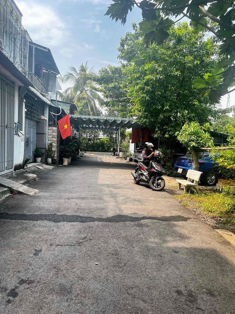 BÁN GẤP. NGANG 38M x 24,5M FULL THỔ, P LONG TRƯỜNG - Ảnh 2