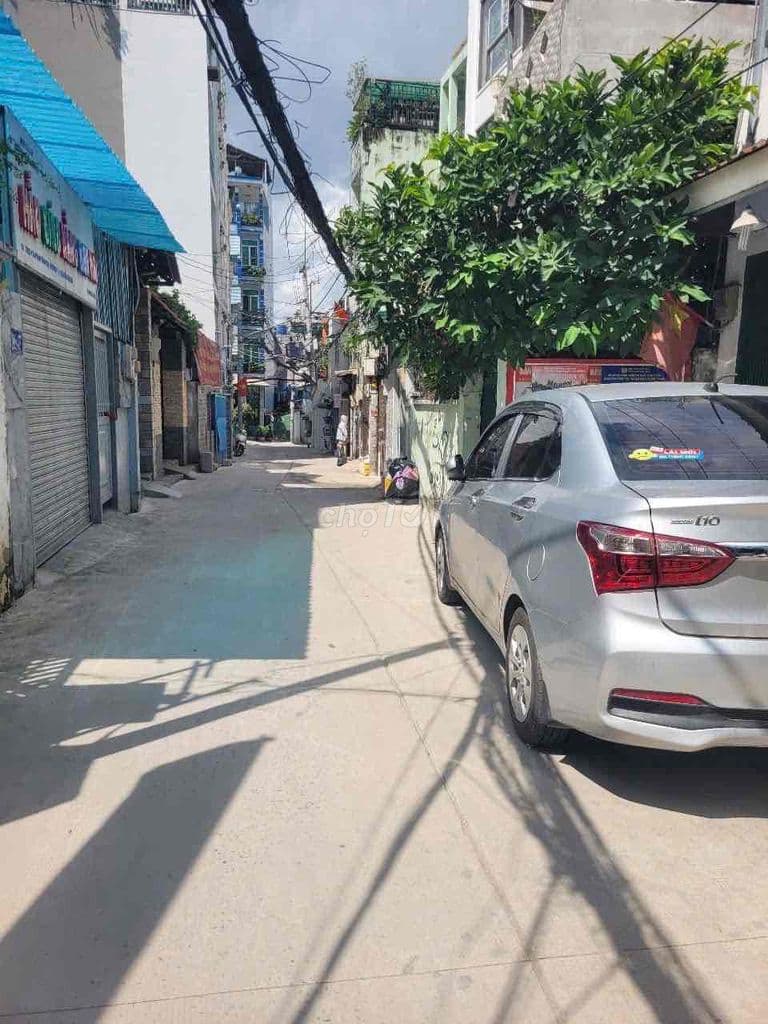 CHỈ 5,3TỶ CÓ 60m2-BÌNH THẠNH - GẦN CHỢ BÀ CHIỂU -HẺM OTO – CHDV 2 Tầng