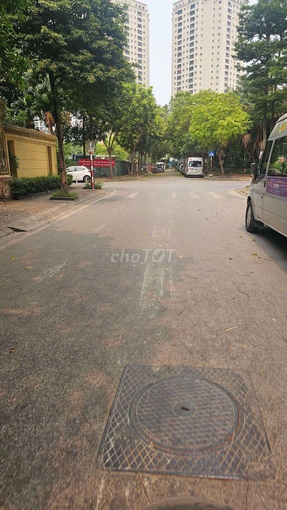 Tôi cần bán nhà BT căn góc KĐT Trung Văn,5tầng thang máy full nộithất