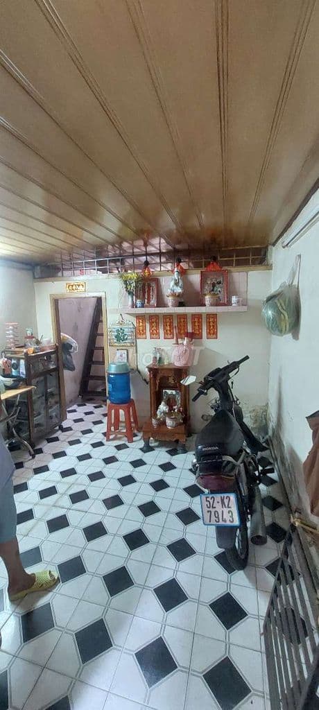 Cần bán gấp nhà 1 lầu cũ Kênh Tân Hóa gần Đầm Sen