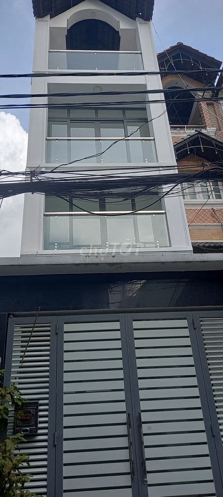 Nhà đẹp mặt tiền lạc long quâng