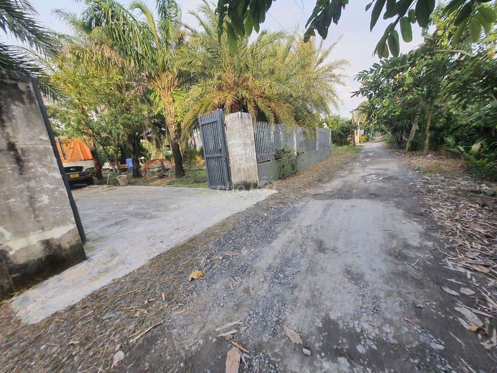Chính chủ bán 1.400 m2 đất ở gần cầu Rạch Tra.