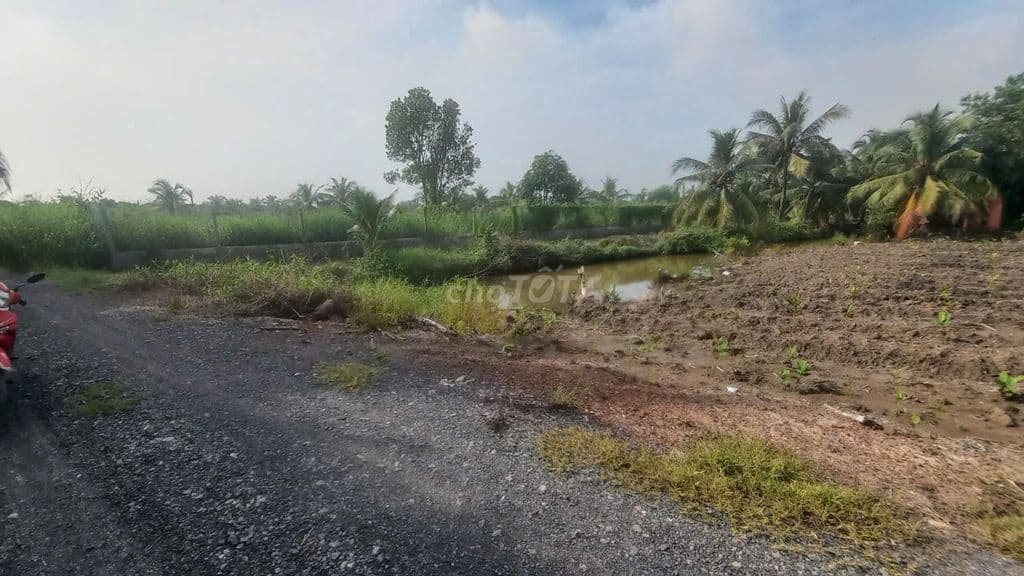 Bán đất vườn 1000m2 đường đá xanh xe tải Lê Minh Xuân