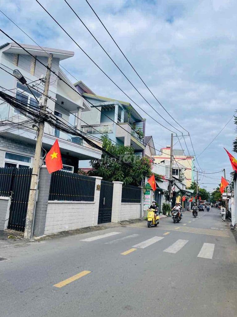 NHÀ MT NGAY TÔ NGỌC VÂN PHẠM VĂN ĐỒNG ,NGANG 4.3 NỞ HẬU,GPXD 5 TẦNG - Ảnh 3