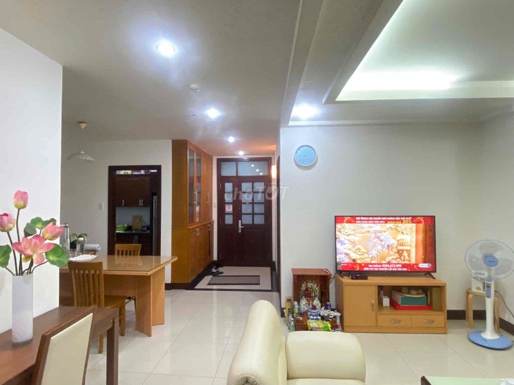 Cần bán căn 2PN diên tích 102m2 full nội thất tại Him Lam Riverside Q7