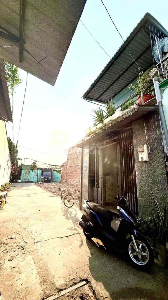 nhà sổ hồng riêng .phường thới an(q12) 4m x 10m hẻm xe hơi