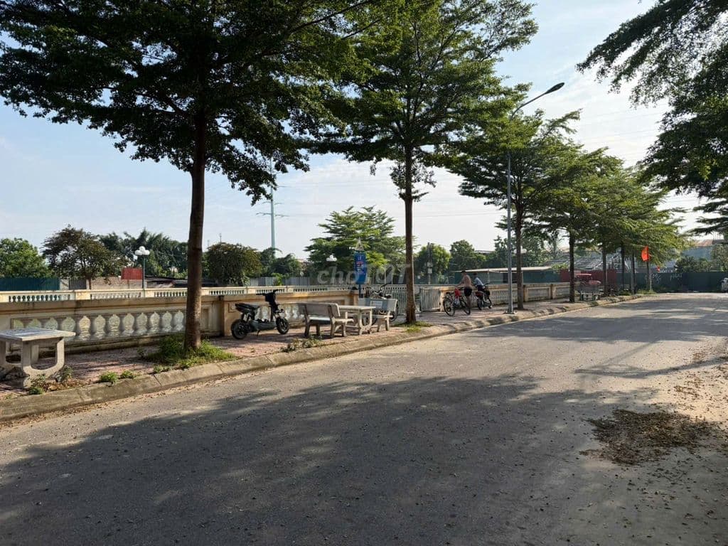 Ô tô vào đất, gần hồ điều hòa Đất Thôn Đoài Nam Hồng 45m2 3,45 ti
