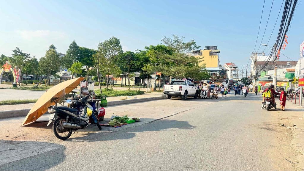 BÁN NHÀ MẶT TIỀN CHỢ PHÚ HỮU QUẬN 9 7,5xtỷ/120m2