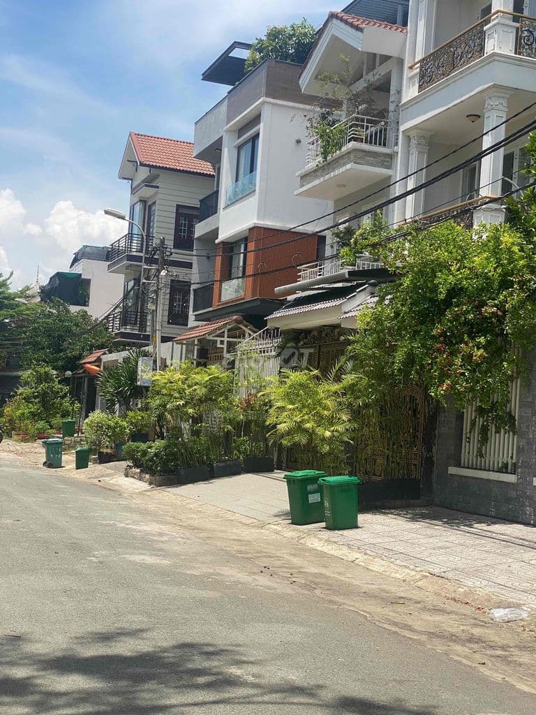 Bán biệt thự 3 tầng, ngang 7m, KDC Phong Phú 5 ngay bến xe Q8,