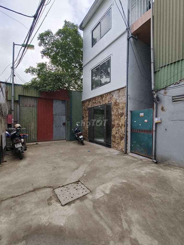 Hơn 3 tỷ có ngay nhà 3 tầng Đông Thiên – 25m² – 3 ngủ – ô tô gần