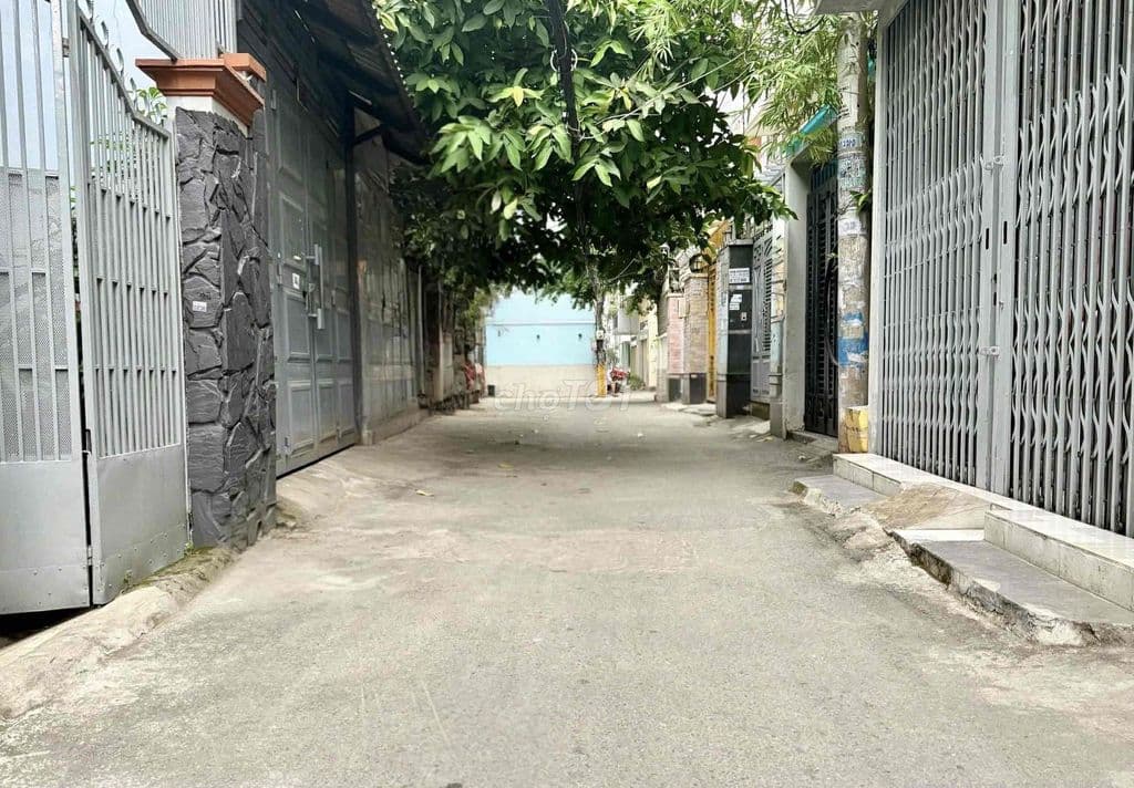 Gấp bán định cư nhà Tăng Bạt Hổ 72m2, ngang 4.4m, ô tô đậu cửa, 9.35 T