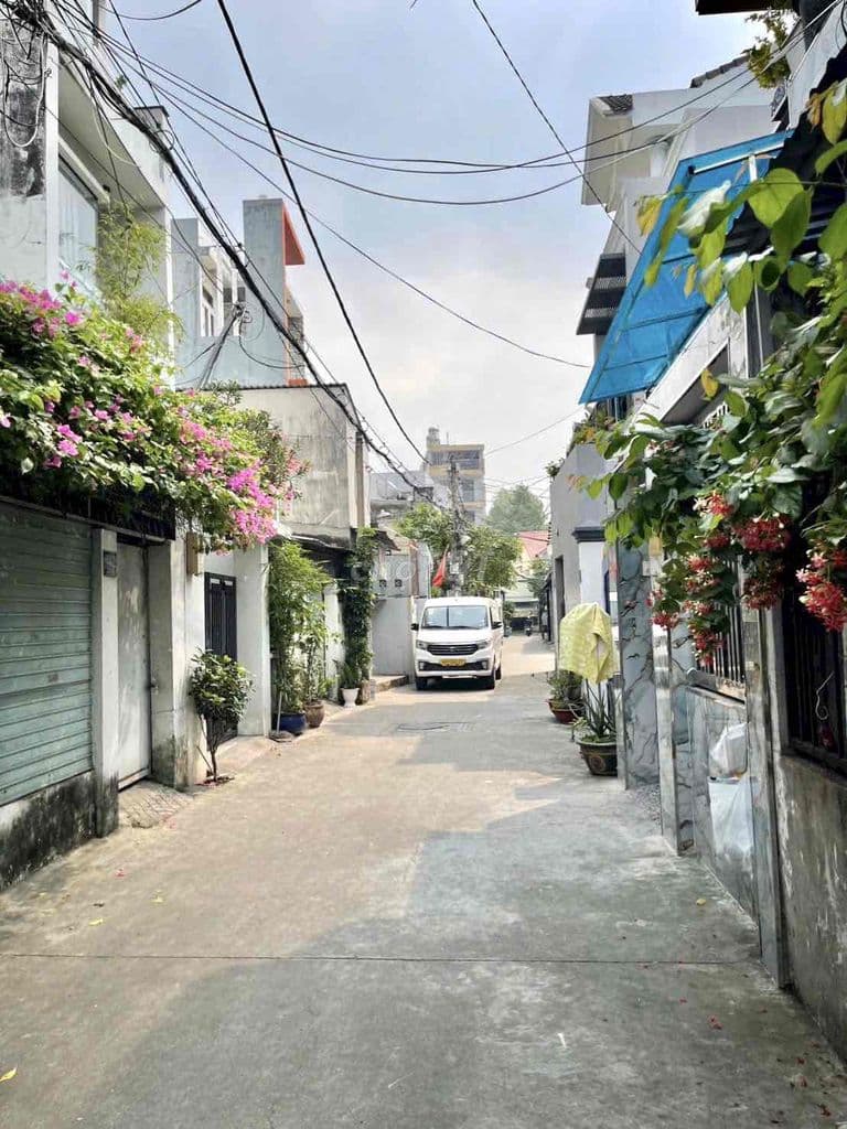 Cho vay 4 tỷ - Bán 4.3 tỷ - 71m2 Đất full thổ - Hẻm oto - Linh tây