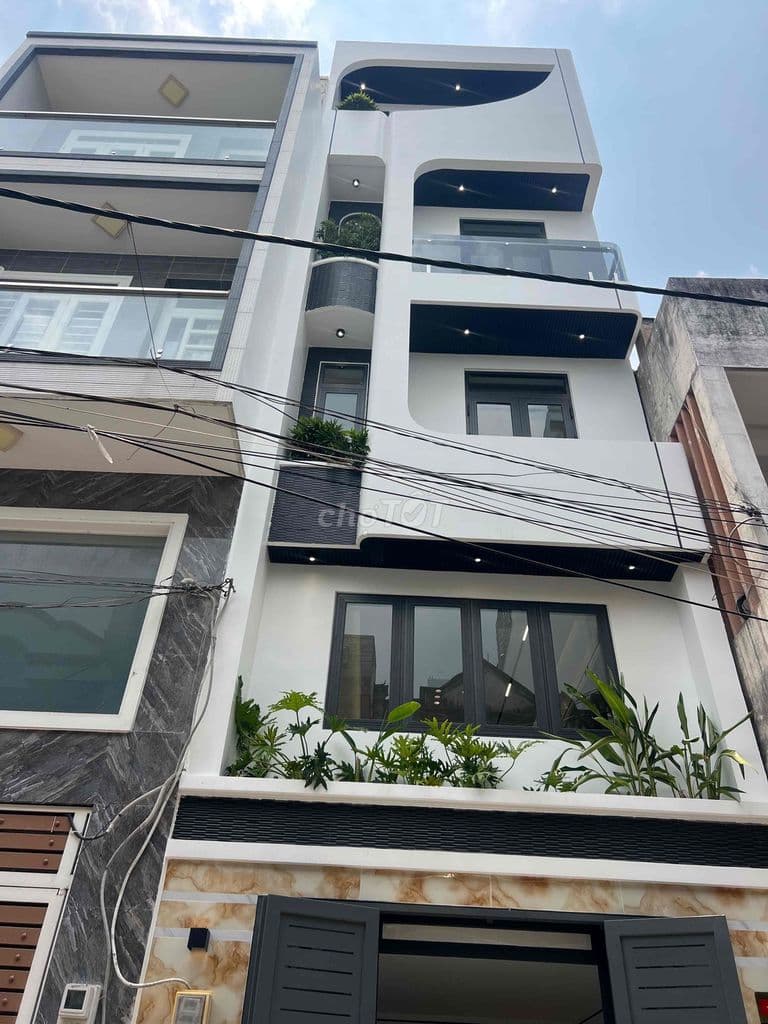 có Ô chờ Thang máy. Hẻm cty