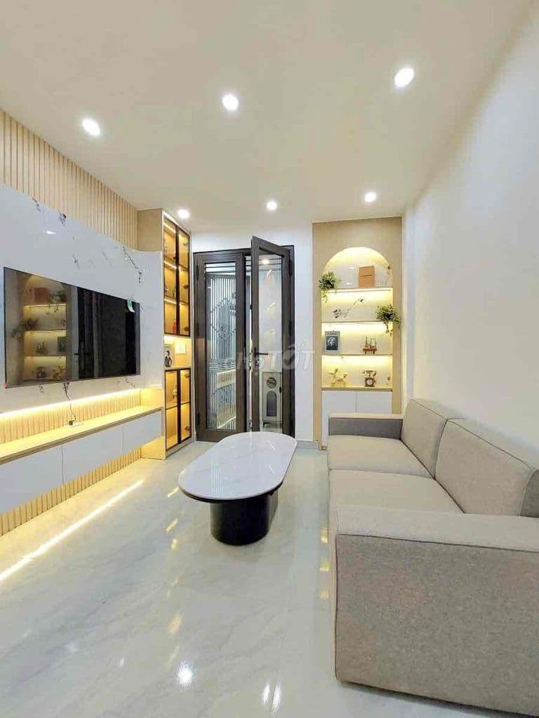 TT Quỳnh Mai,3 mặt thoáng,ô tô tránh,full nội thất,sát phố,70m2