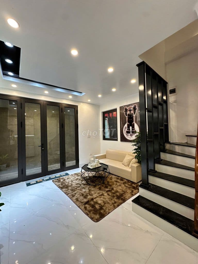 Nhà mới kính koong - Lô góc - chỉ sẵn ở, Nhà Tôn Đức Thắng - Đống Đa