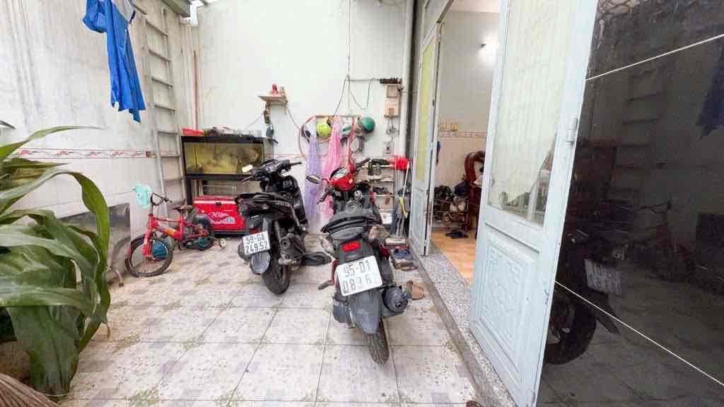 nhà chính chủ bán gấp - Ảnh 2