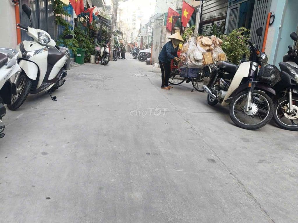 Hẻm xe hơi 5m Hai Bà Trưng Q3 DT( 4.7 x 16m) nở hậu cn 70m