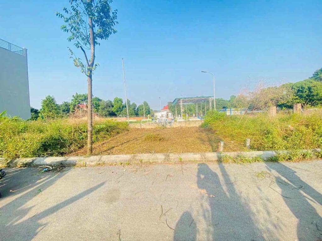 Vỡ BANK CẦN BÁN NHANH LÔ ĐẤT 2 MẶT THOÁNG