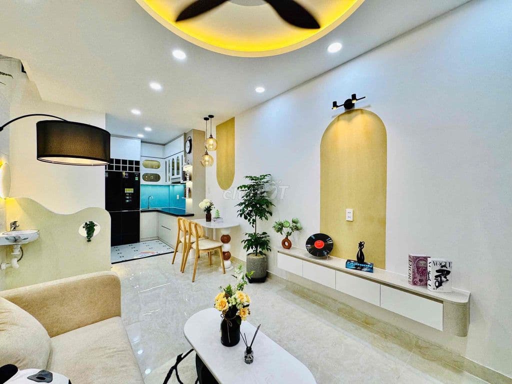 Nhà đẹp full option gần sân bay - Ảnh 3