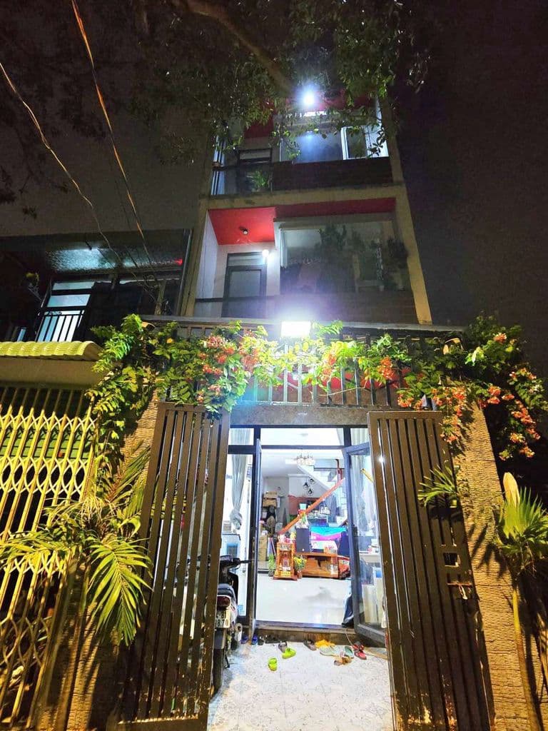 NHÀ 3 TẦNG HXH - CÁCH 20M RA MẶT TIỀN VÕ VĂN HÁT – 5.75 TỶ