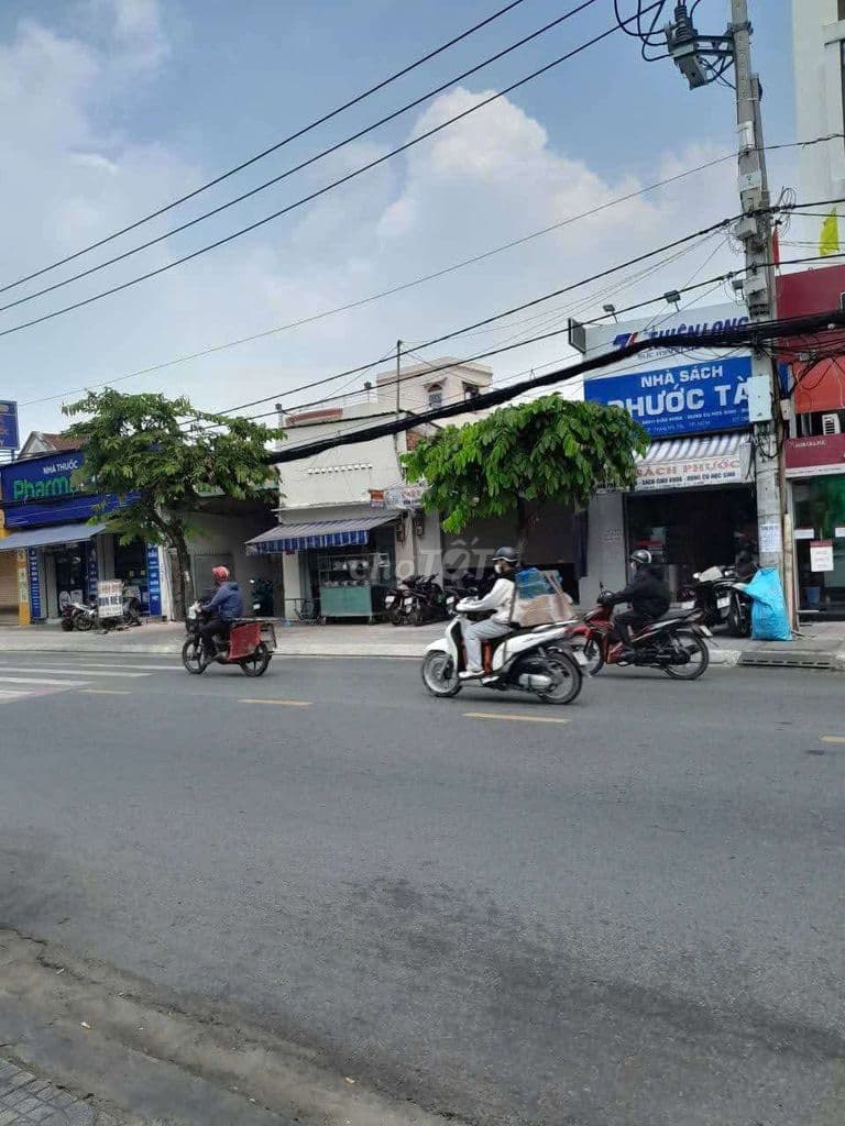 Bán nhà Mặt tiền đường Nguyễn Ảnh Thủ,P.Trung Mỹ Tây, vị trí đắc địa