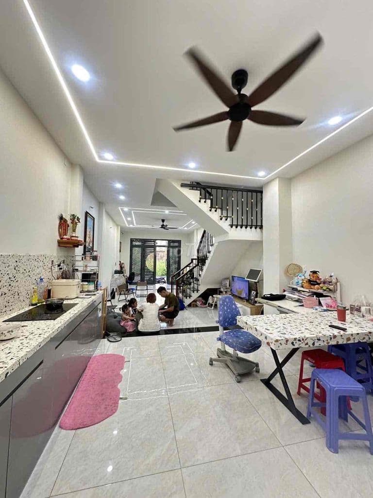 Nhà MT đường số KDC Phú Lợi, dt 4.5x15 3 tầng shr giá chỉ 6.5 TL. - Ảnh 2