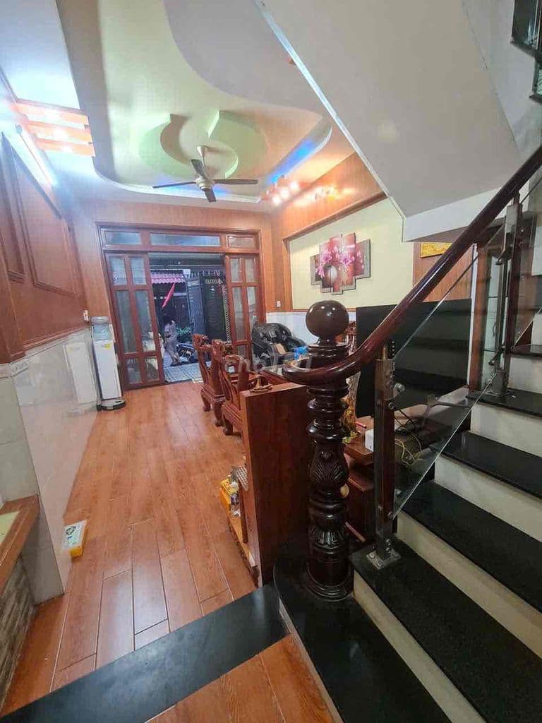 - Nhà hẻm 1/ 72m2, 2 ngủ, liên khu 4 5, BHHB