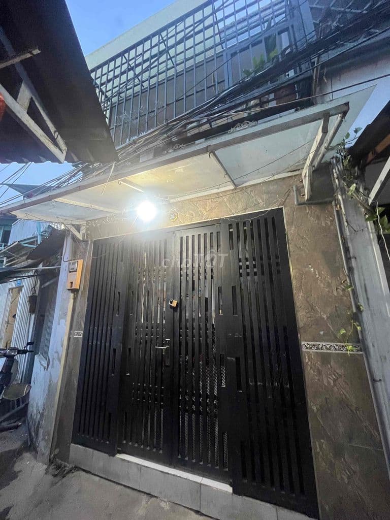 Sổ riêng DT:3,2x7m nở hậu 4,7m 2tầng 2pn 1 phút ra Huỳnh Tấn Phát.