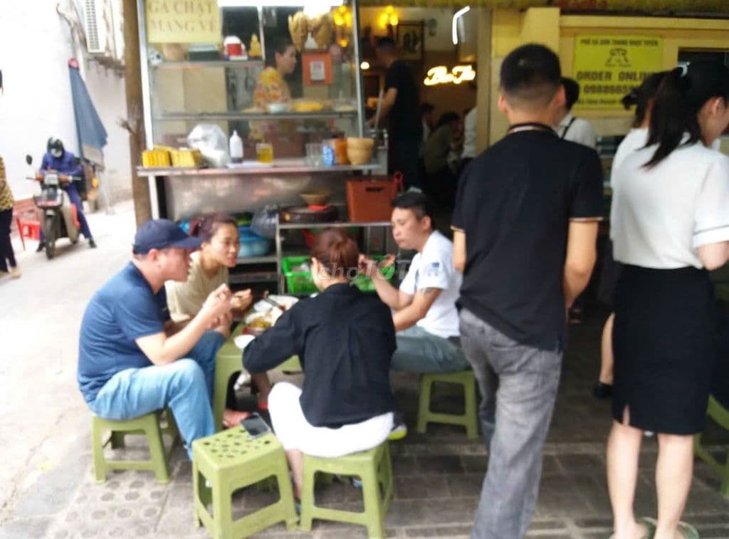 Sang nhượng quán Phở gà Bún thang lâu năm tại mặt phố Đào Tấn Hà Nội - Ảnh 3