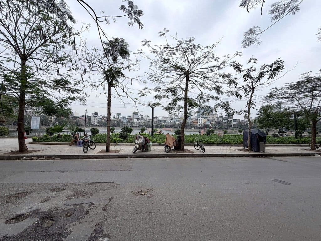 Nhà mặt phố Văn Chương, mặt hồ, kinh doanh, 3 thoáng vĩnh viễn - Ảnh 2