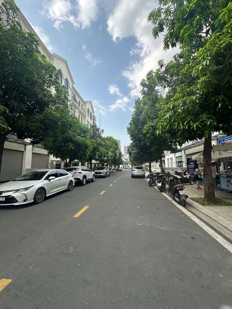 GIÁ TỐT Nhà Phố 5 tầng Vinhomes Grand Park - Ảnh 3