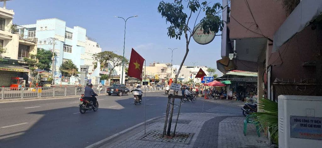 Nhà đẹp mặt tiền kinh doanh - Ảnh 2