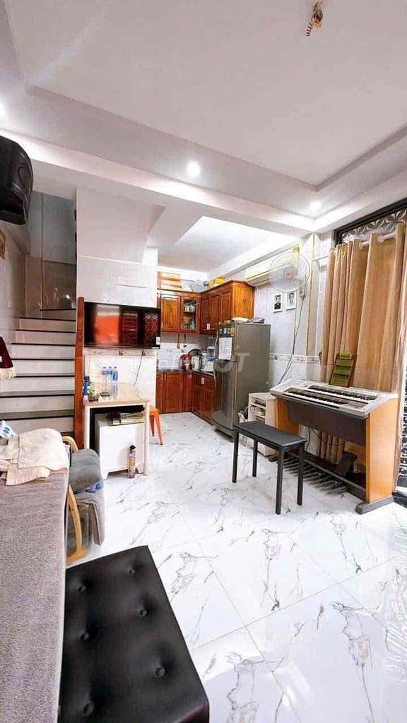 bán nhà mặt tiền 2 tầng xe hơi đỗ cửa. vào ở ngay. - Ảnh 3