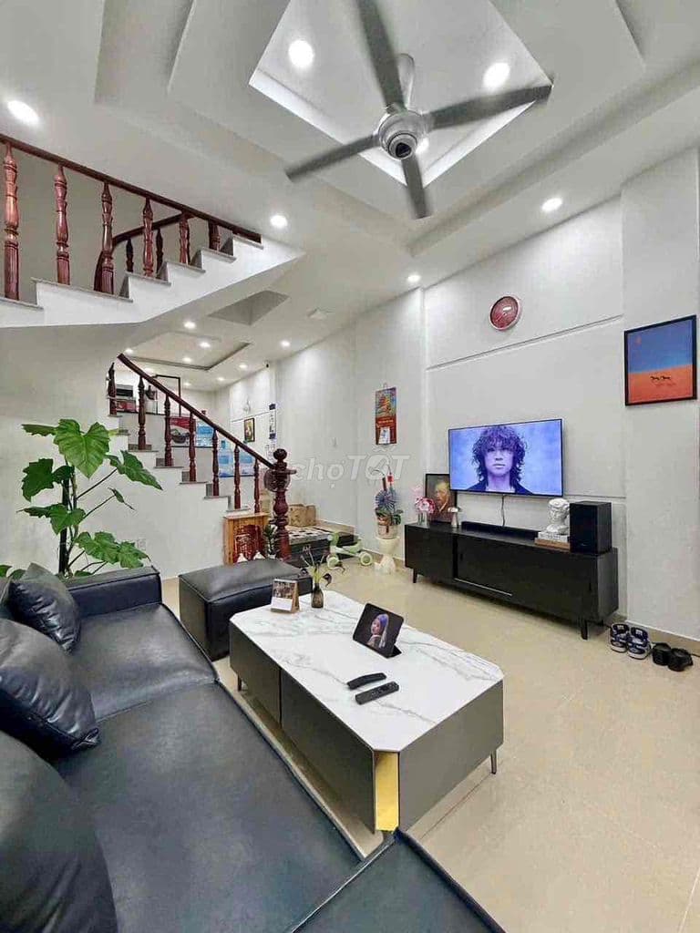 BÁN NHÀ 3 TẦNG ĐẸP GẦN BỜ SÔNG QUỐC LỘ 13 HIỆP BÌNH