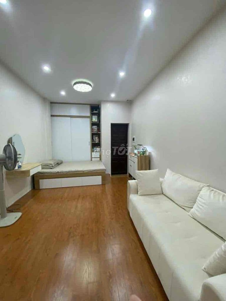 TT LÒ ĐÚC - Ô TÔ ĐỖ - THOÁNG SÁNG - TẦNG 2 - GẦN PHỐ - FULL ĐỒ Ở NGAY