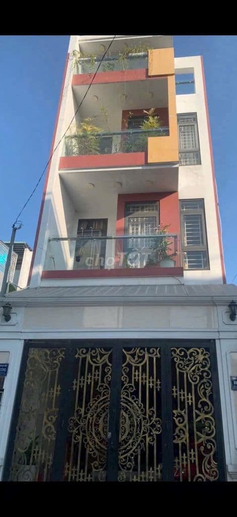 NHÀ 3 LẦU, 4,5m X 18m. HỂM XE TẢI ĐƯỜNG 3, GẦN BÊN VẠN PHÚC