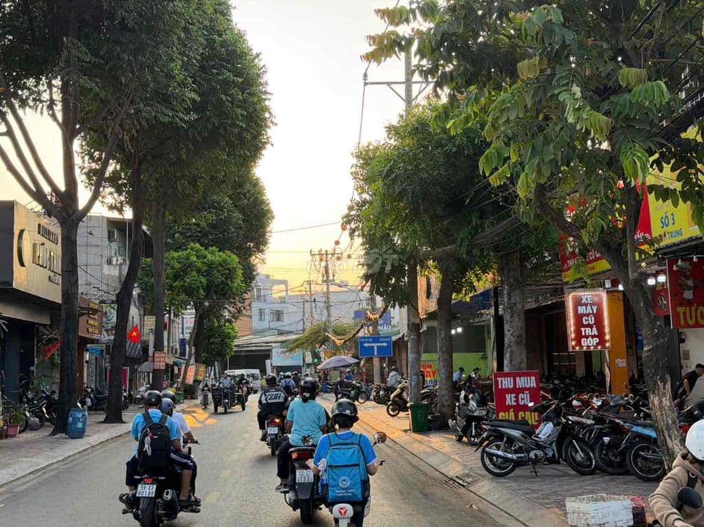 Nhà 3 Tầng Đẹp Kiên Cố Ngang 7,2M Sát Mặt Tiền Đường Linh Trung - - Ảnh 2