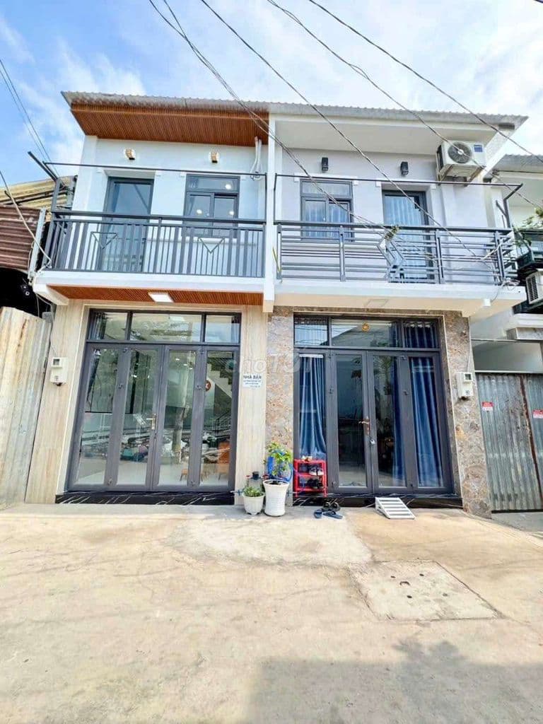 BÁN NHÀ HẺM XE HƠI ĐẬU TRƯỚC NHÀ