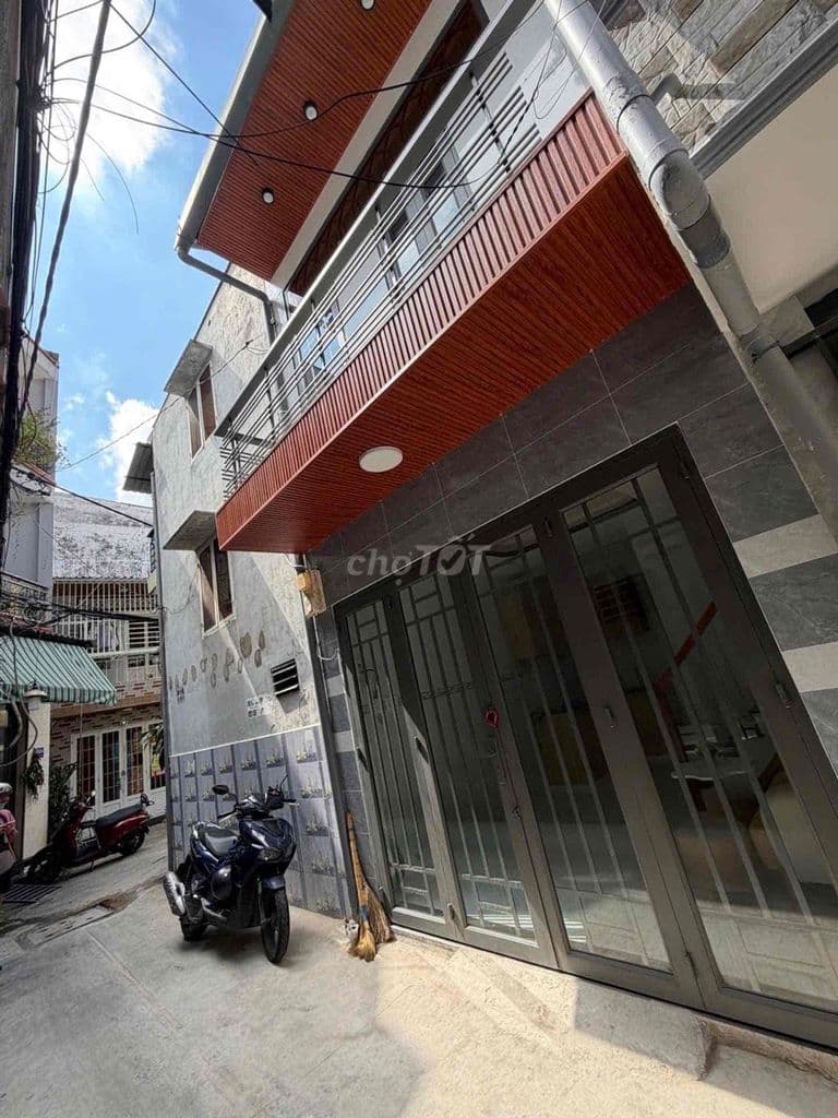 Nhà Tân Phú chỉ nhỉnh hơn 2X