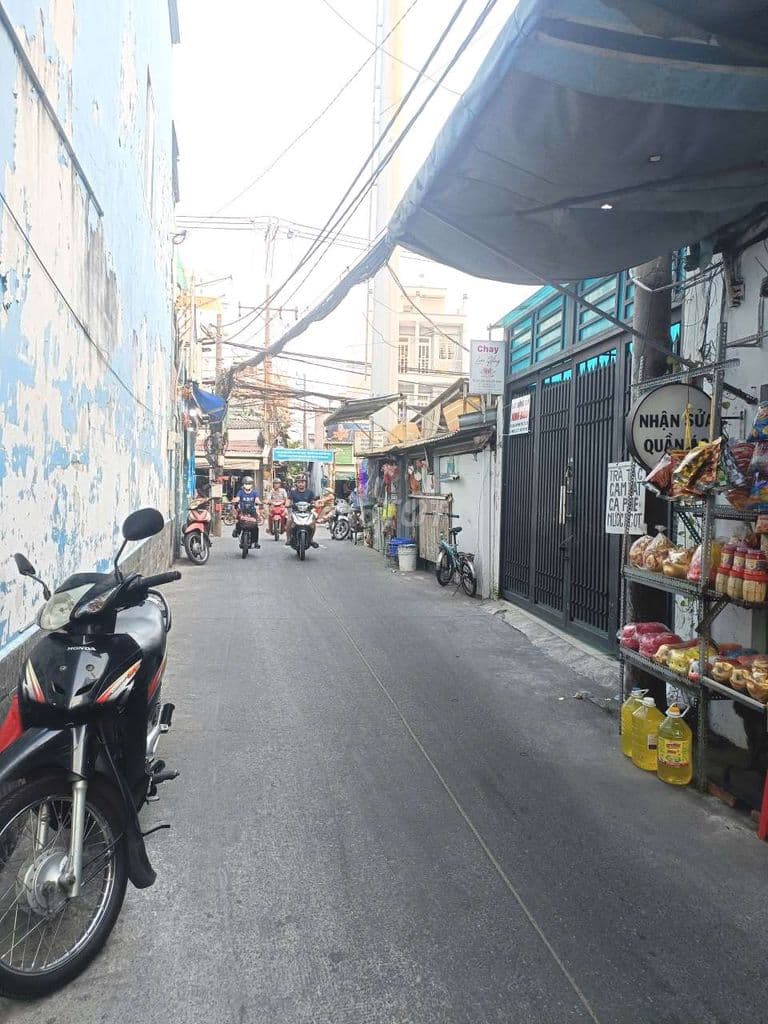NHÀ HẺM XE HƠI –BÙI MINH TRỰC, P. 5. Dt 5m x 5m (nở hậu 5,06m)