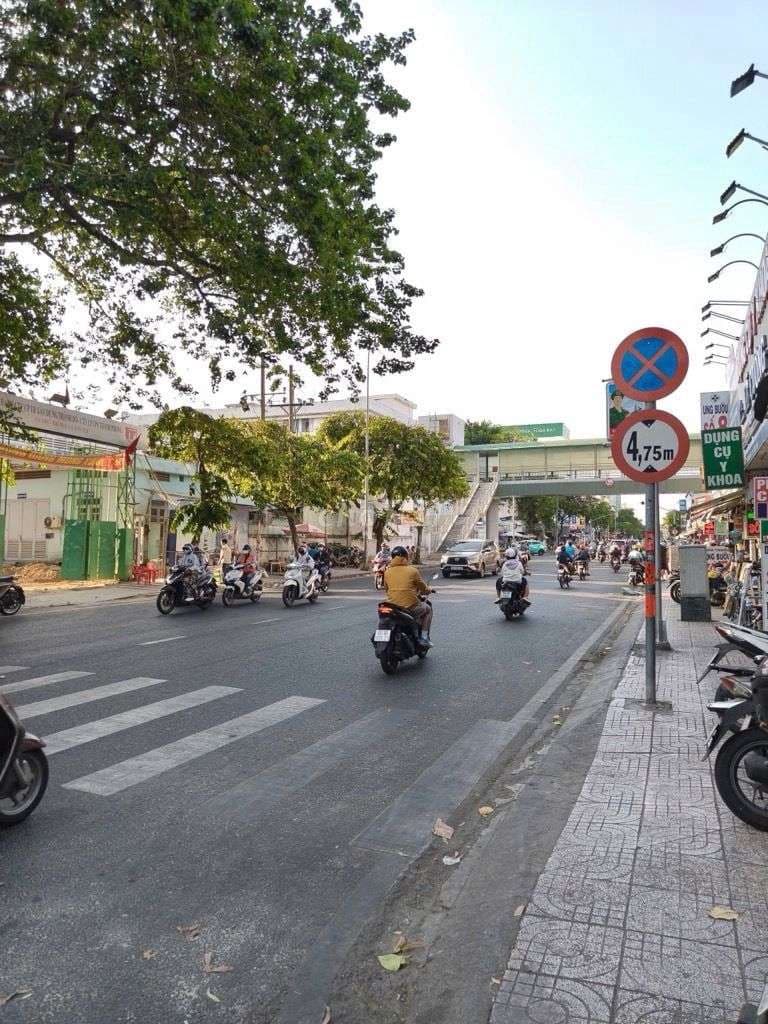 HẺM RỘNG, NHÀ TO 65M2 - NGANG 4M, NƠ TRANG LONG - CHỢ BÀ CHIỂU, 7.XTY