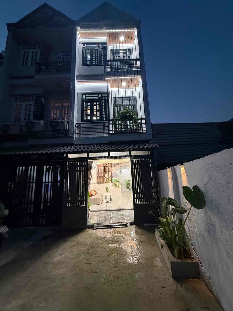 nhà ngã tư ga, xe hơi đậu cửa,