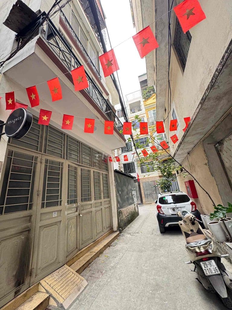 Chính chủ cần bán nhà phân lô oto đậu trước nhà và vào nhà tại số 47,
