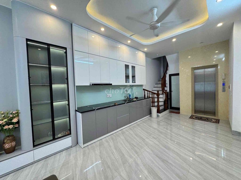 Lô góc phố Trương Định 40m2 x5T 7.8 tỷ ngõ nông sát phố thang máy nhà