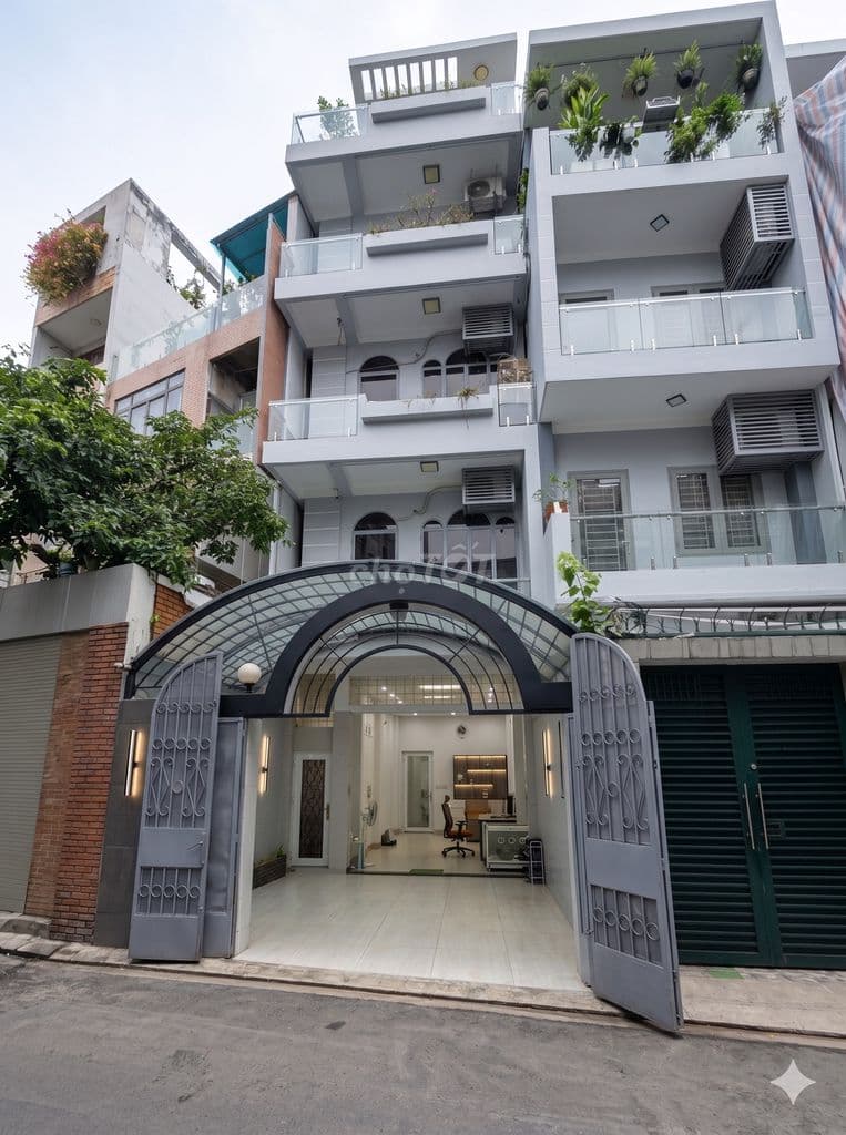 Bán Nhà Mặt Tiền Phú Nhuận. DT 4,5x16m 5 Tầng trục Nguyễn Văn Trỗi