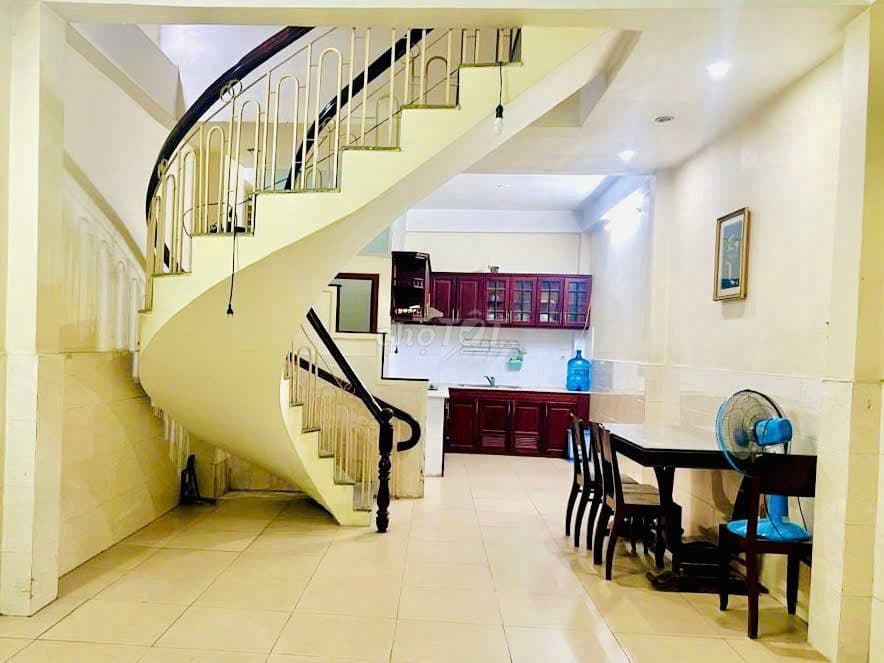 Siêu hiếm nhà 3 tầng BTCT 44m2 (4m x 11m) - Xô hơi vào nhà ngay Tầm Vu